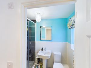 En-suite- click for photo gallery